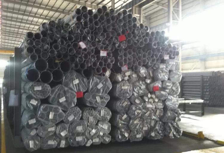 永穗不銹鋼圓管已包裝，待發(fā)貨倉庫